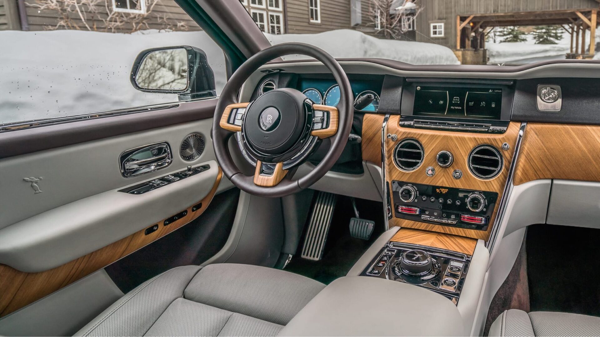 Rolls-Royce Cullinan Dashboard