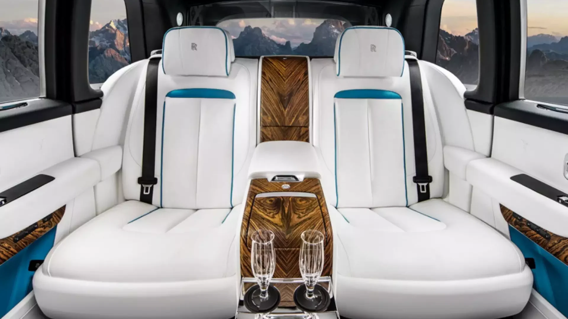 Rolls-Royce Cullinan rear seats with center console