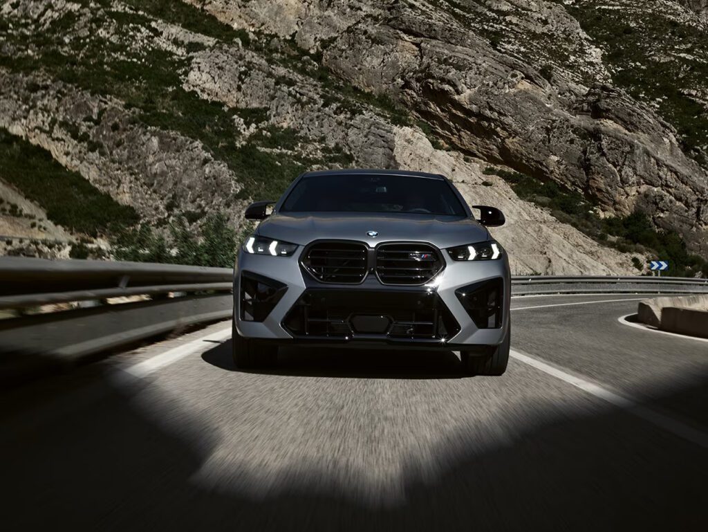 Front View of the 2024 BMW X6 M Competition
