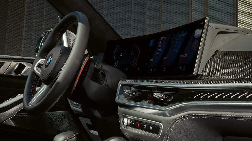 The BMW Curved Display in a 2024 X6