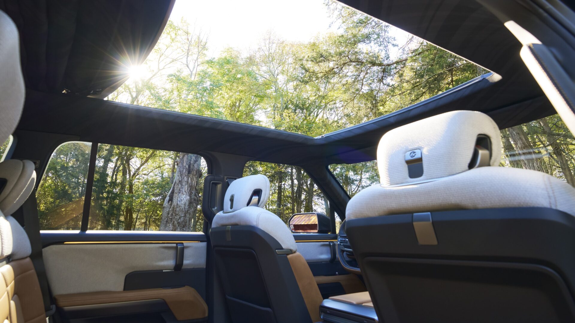 Scout Traveler Interior with Panoramic Roof