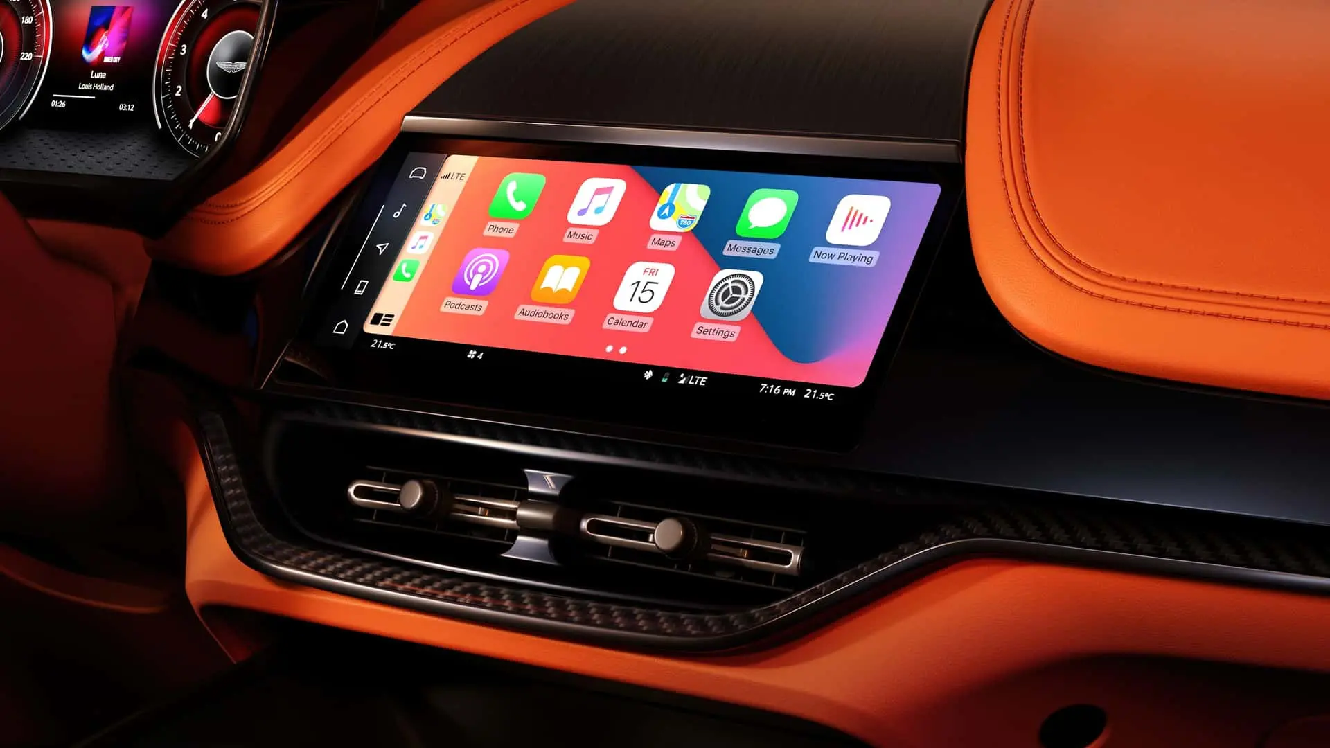 2025 DBX707 Inotainment System