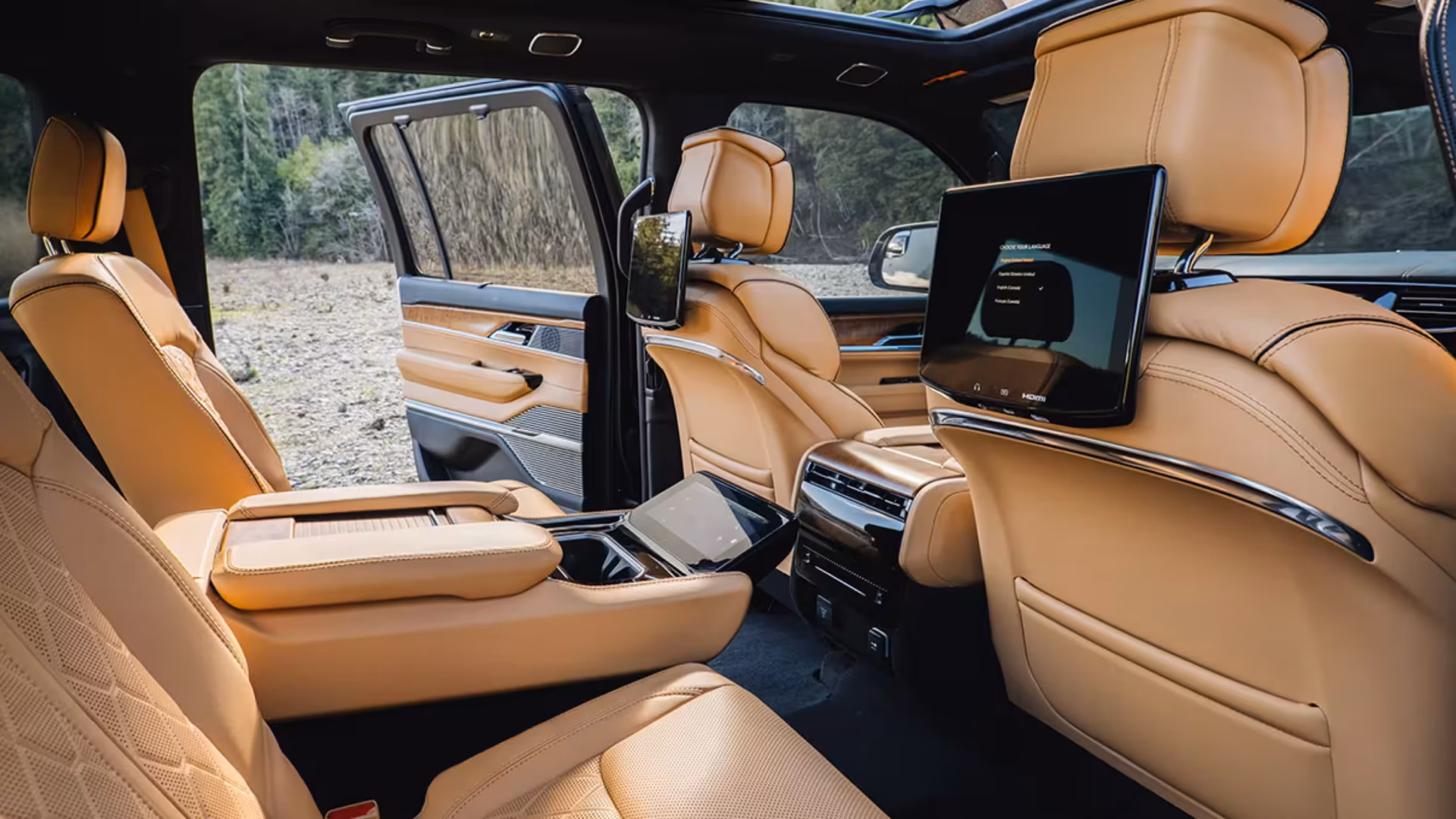 The 2025 jeep Wagoneer interior is classy
