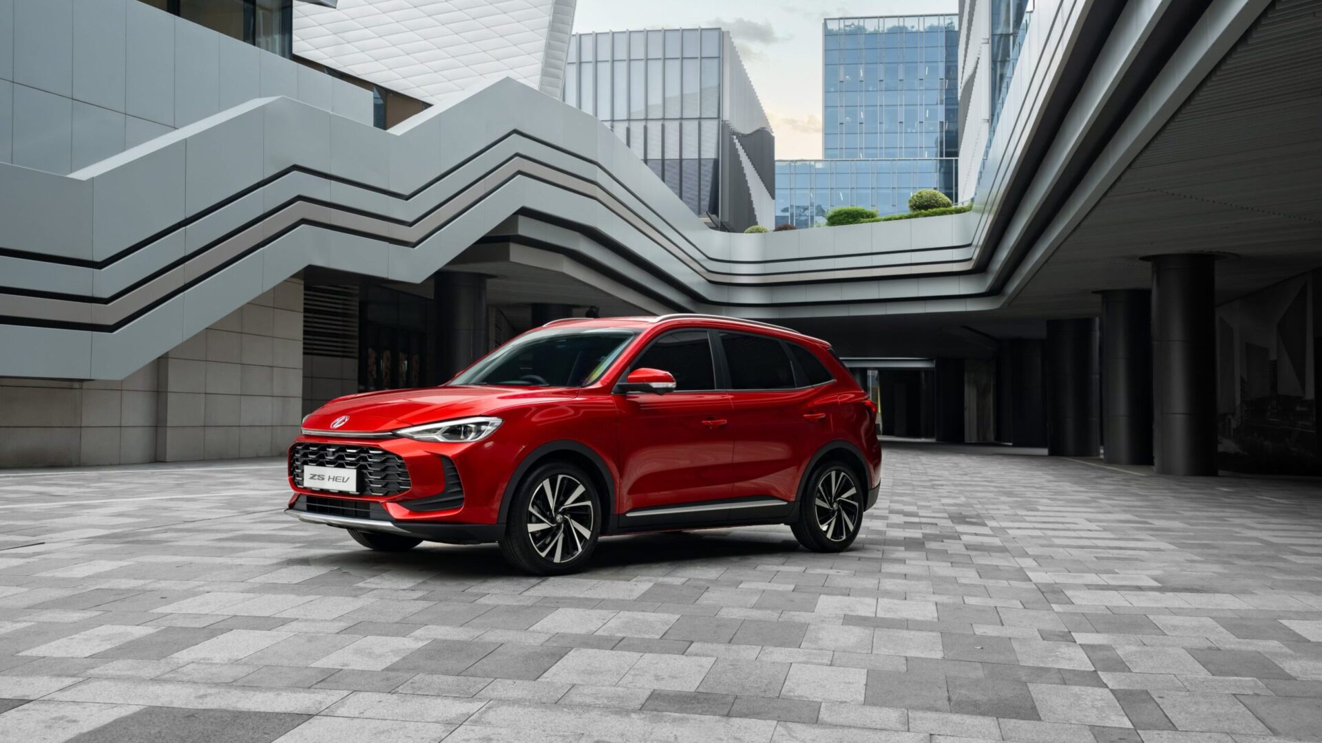 ZS Hybrid Plus Exterior Side