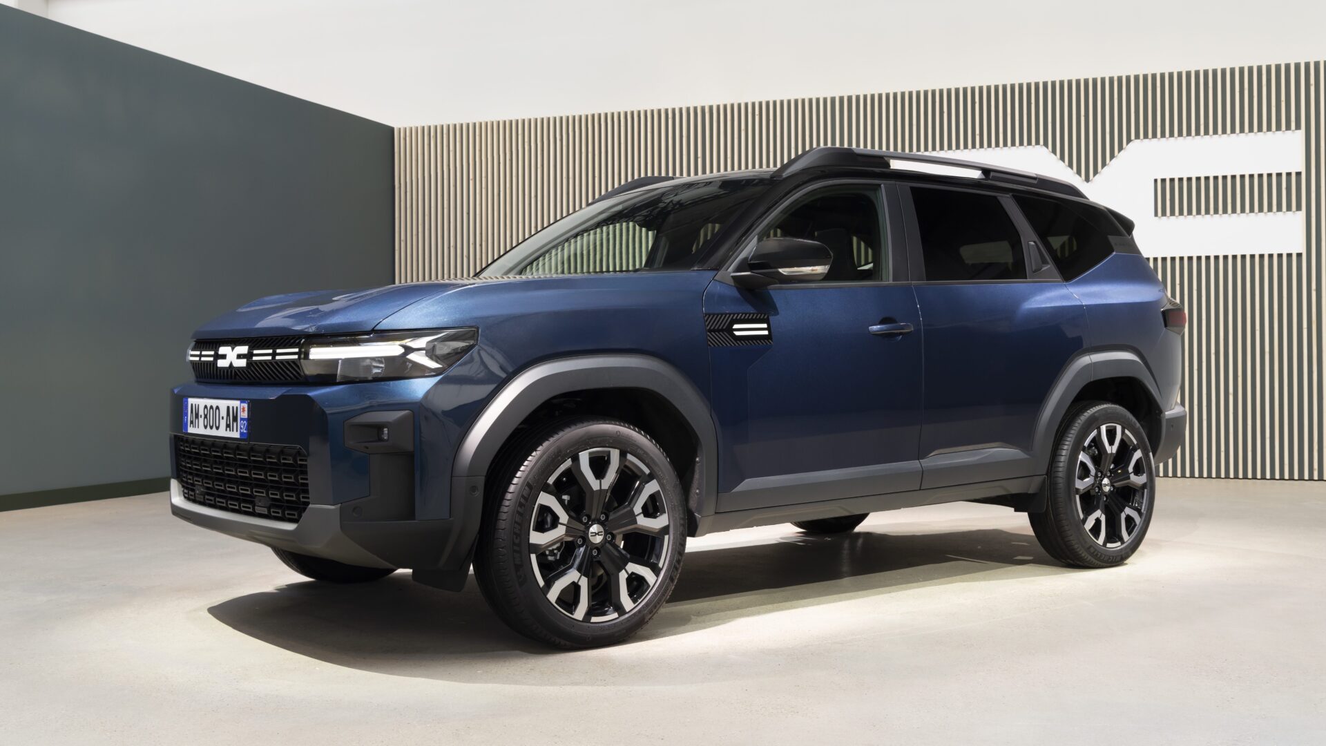 All-new Dacia Bigster HYBRID 155 Journey Indigo Blue