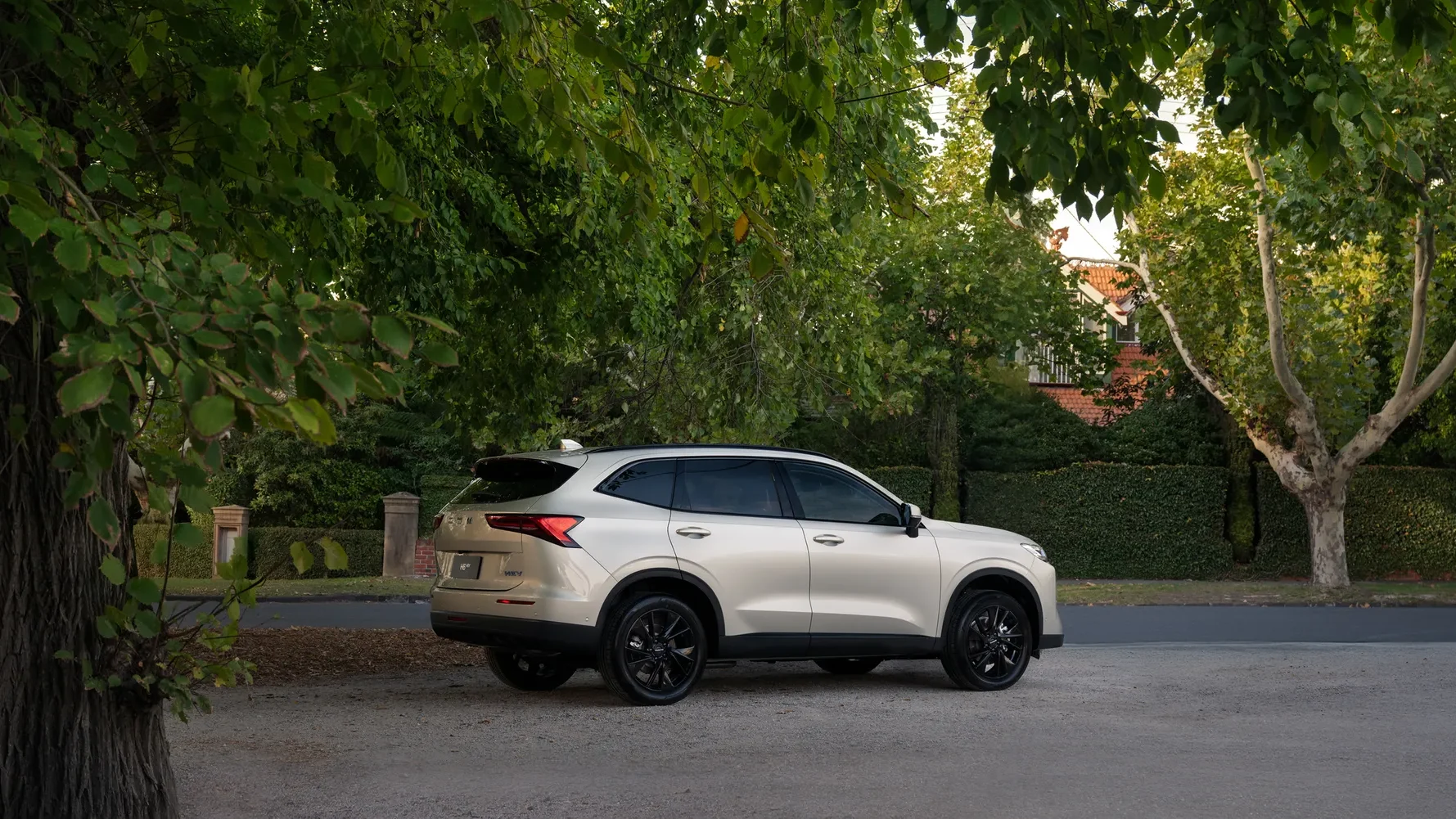 GWM Haval H6 side view