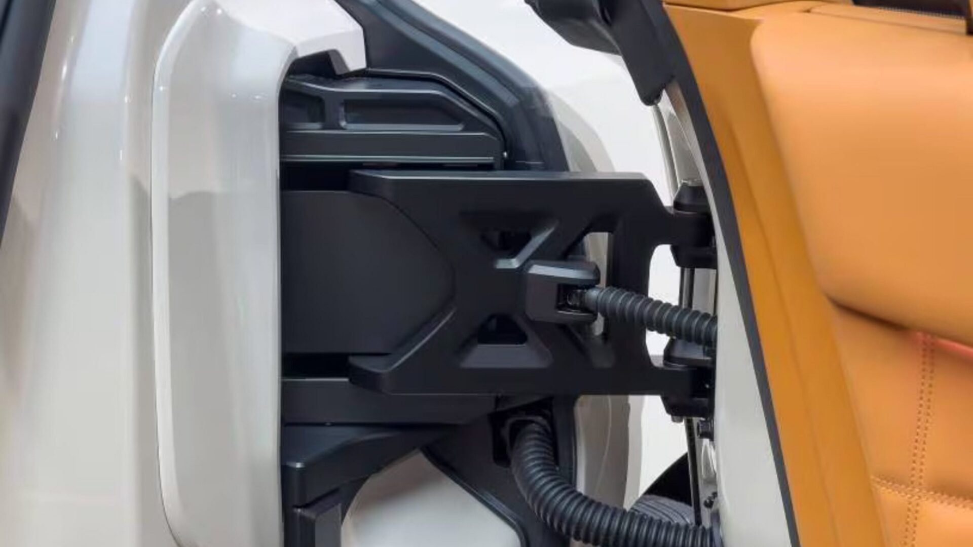 GV90 Rear Door Hinge