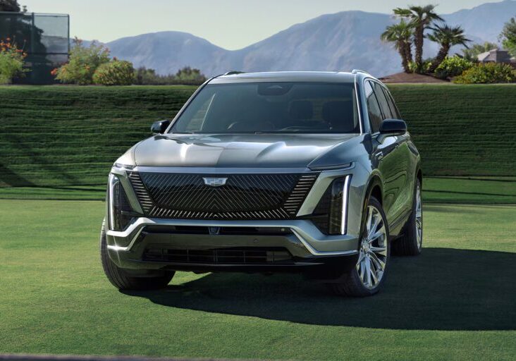 2026 Cadillac Vistiq Front 2026 Cadillac Vistiq Front