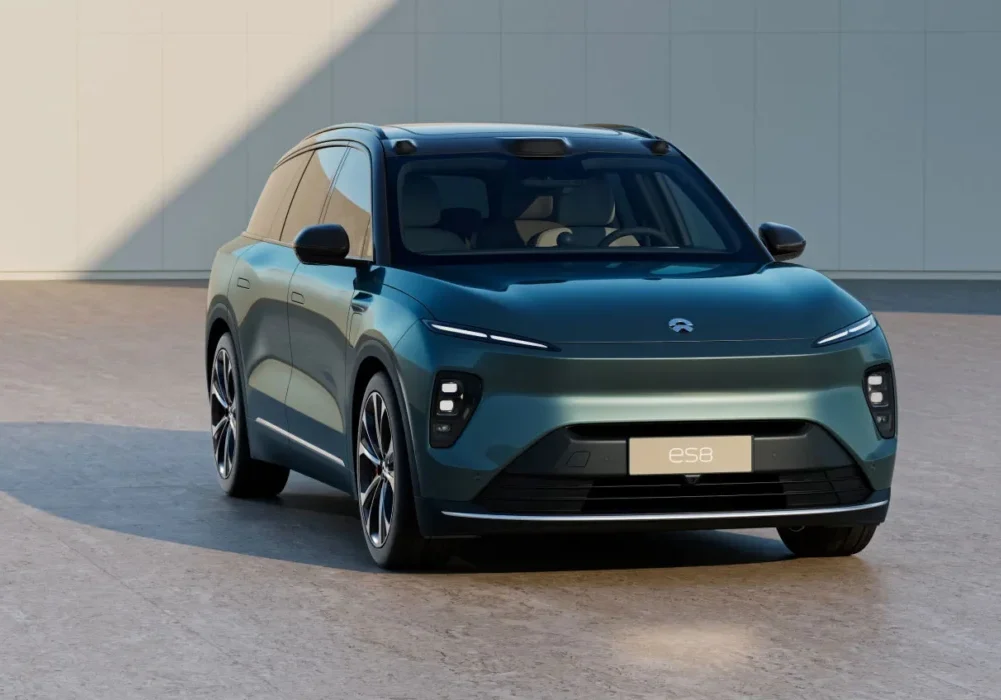 ES8 Exterior Front.jpg