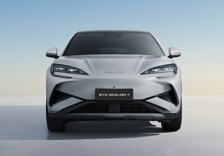 Front of 2025 BYD Sealion 7